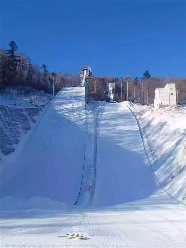 中国亚布力滑雪场跳台