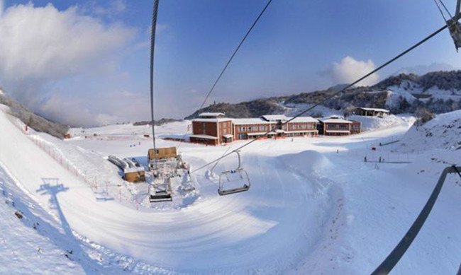 吉林长白山和平滑雪场