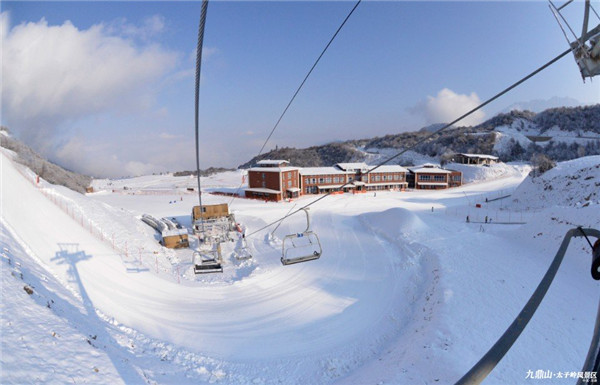 四川茂县九鼎山太子岭滑雪场3