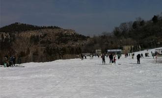 山东济南九顶塔滑雪场