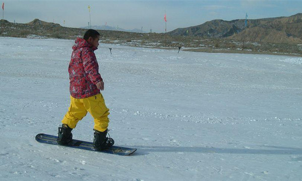 甘肃张掖文殊山滑雪场