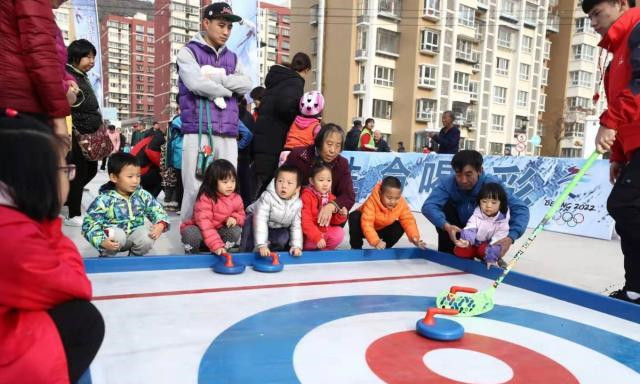 北京门头沟京西居民感受快乐冰雪季