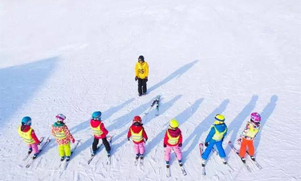 北京：冬奥特色教育助燃青少年“冰雪梦”