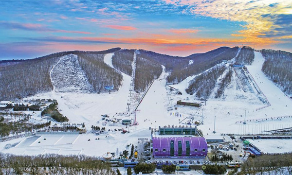 莲花山世茂滑雪场