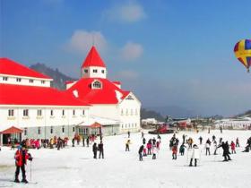 西岭雪山滑雪场的海拔有多高？