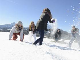 冬天打雪仗需要哪些装备 打雪仗技巧及注意事项